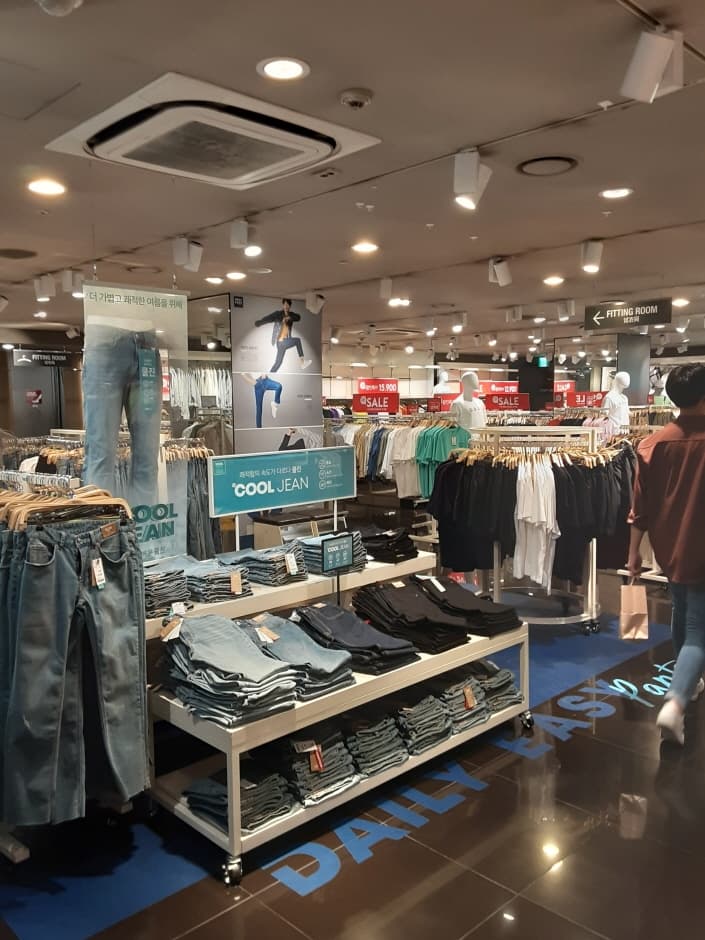 EW 스파오 명동 대표 이미지
