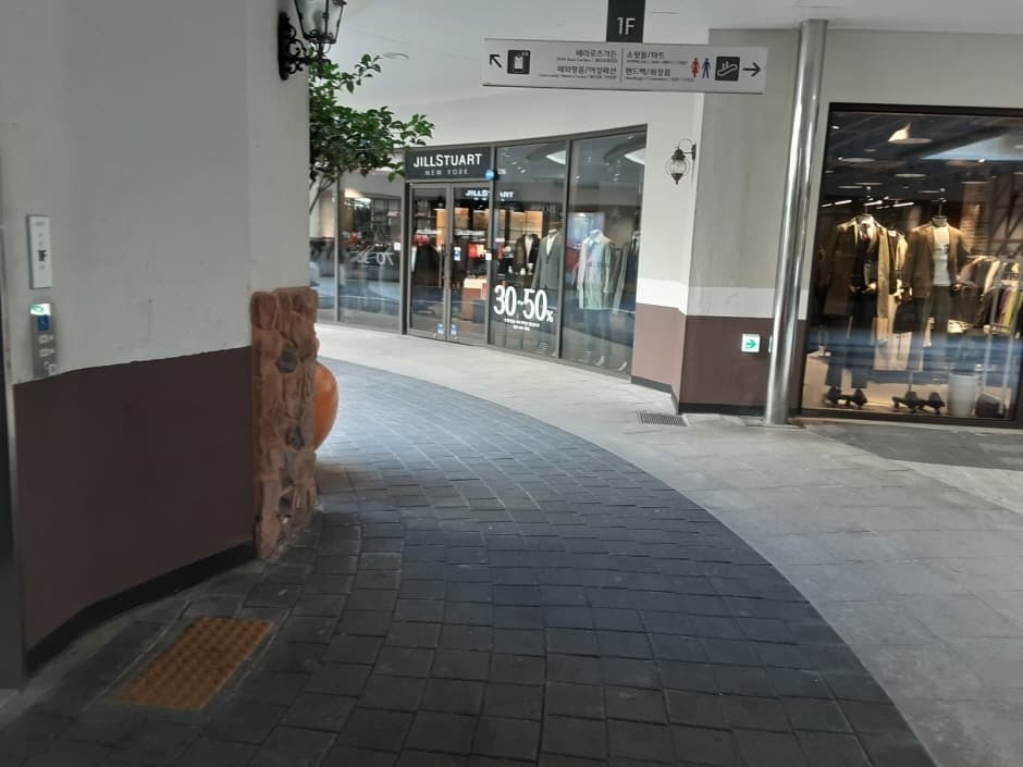 LF 질스튜어트뉴욕 롯데동부산 대표 이미지