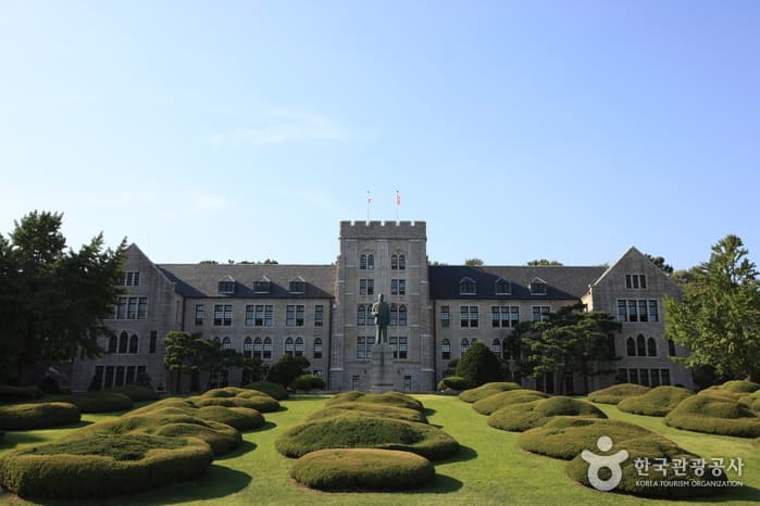 서울 고려대학교 본관 대표 이미지
