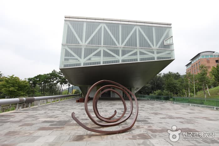 서울대학교 미술관 대표 이미지