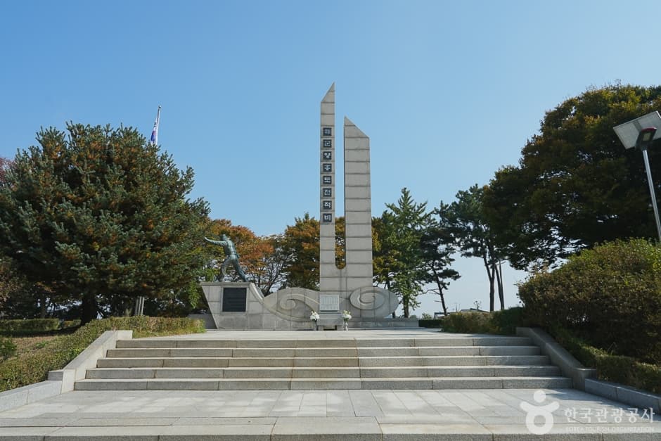 해군영흥도 전적비 대표 이미지
