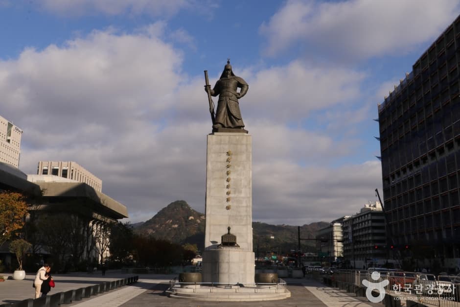 충무공 이순신 동상 대표 이미지