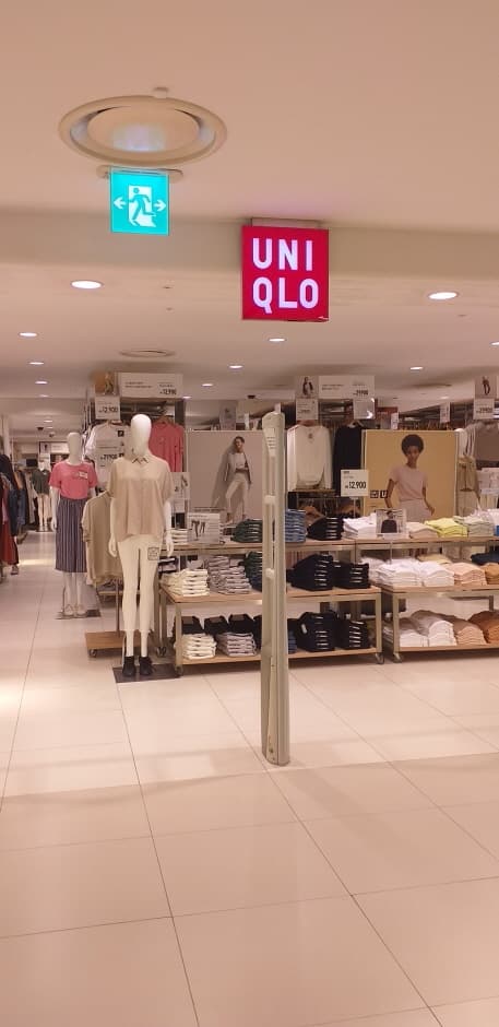 유니클로 롯데강남 대표 이미지