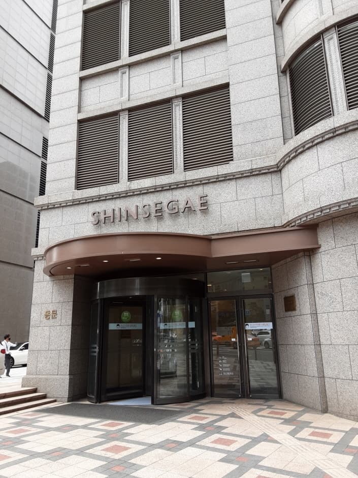 버버리 신세계 본점 RTW 대표 이미지