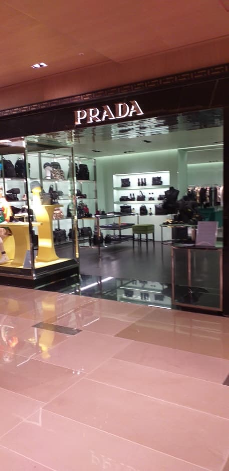 PRADA 대표 이미지