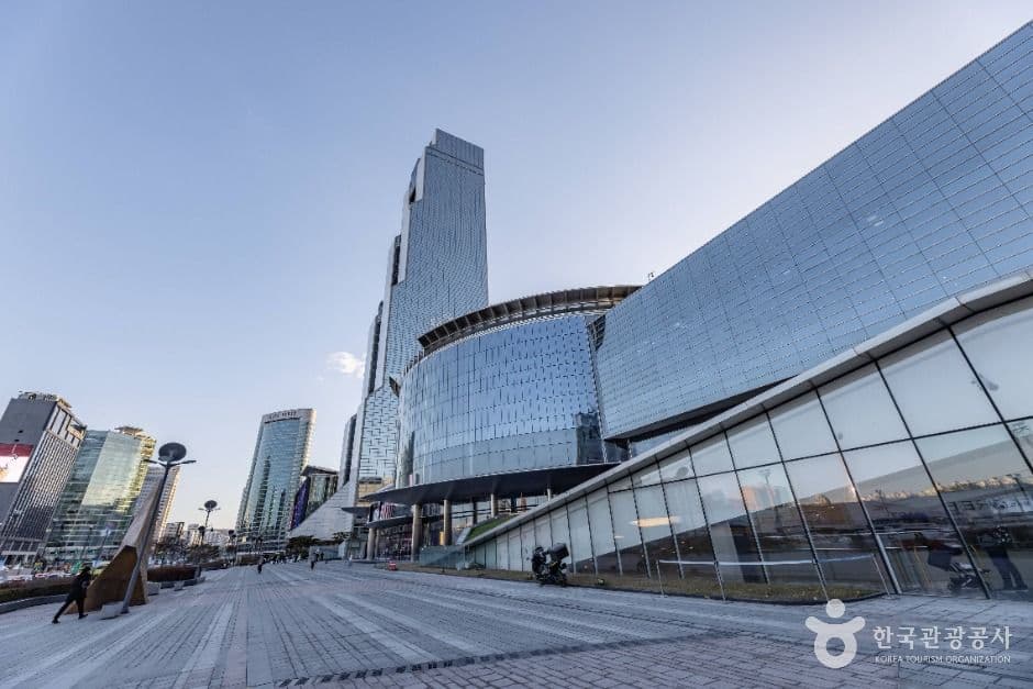 코엑스동측광장 대표 이미지