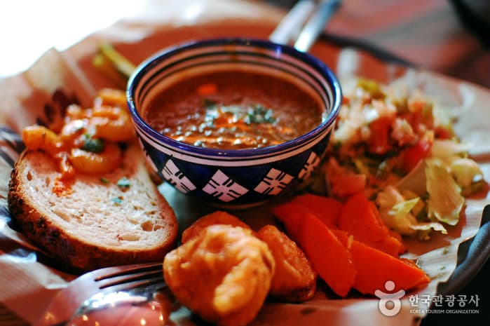 서울 해방촌의 이국적인 맛집을 찾아서 대표 이미지