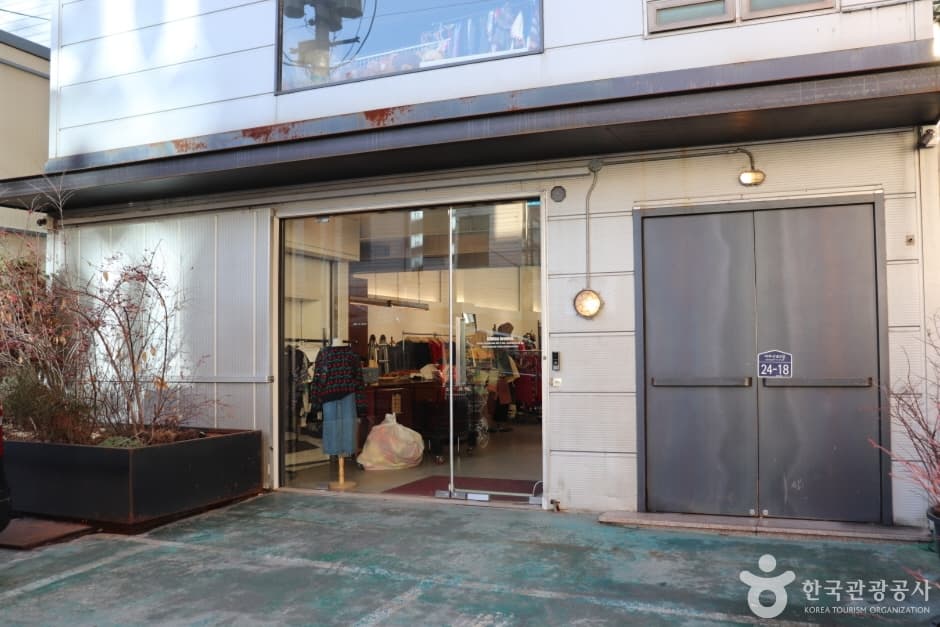 밀리언아카이브 대표 이미지