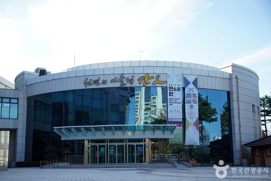 강릉단오제전수교육관 대표 이미지