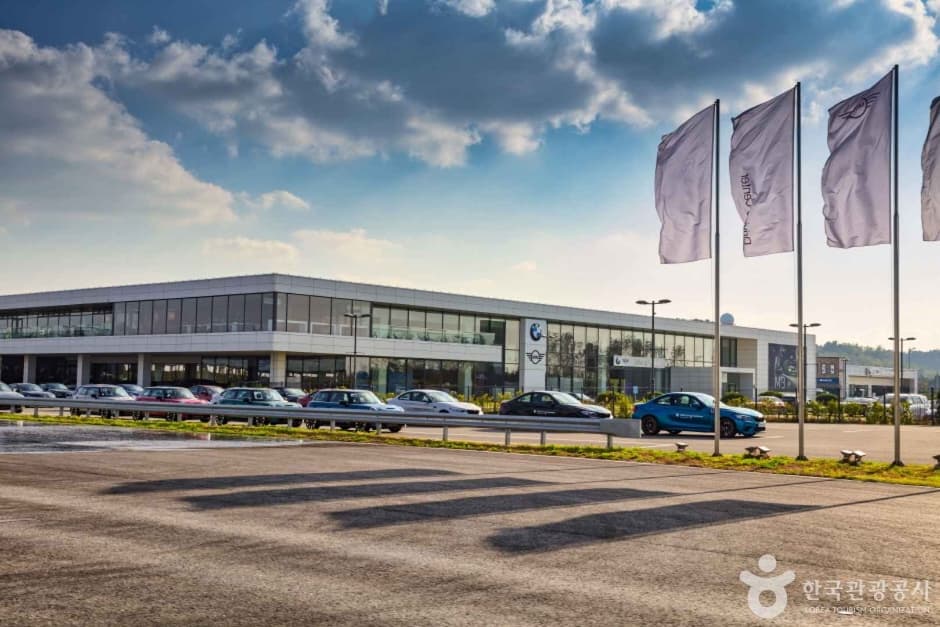 BMW 드라이빙센터 대표 이미지
