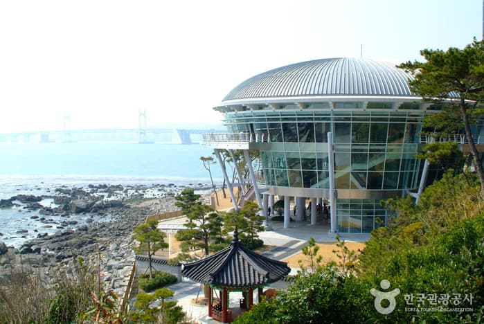 해운대를 지나 문탠로드를 걷다 대표 이미지