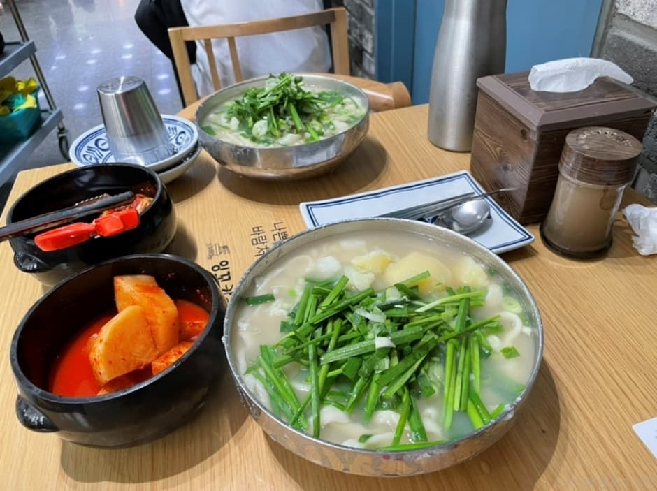 잉꼬칼국수 대표 이미지